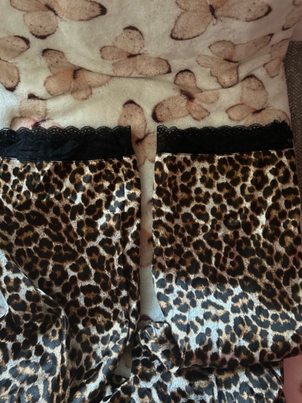 Leopard Print Open Front Women's robe with Black lace Trim - Picture 3 of 3